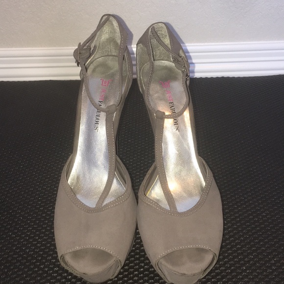 JustFab Sanaya Suede Peep Toed Heels - Picture 3 of 5